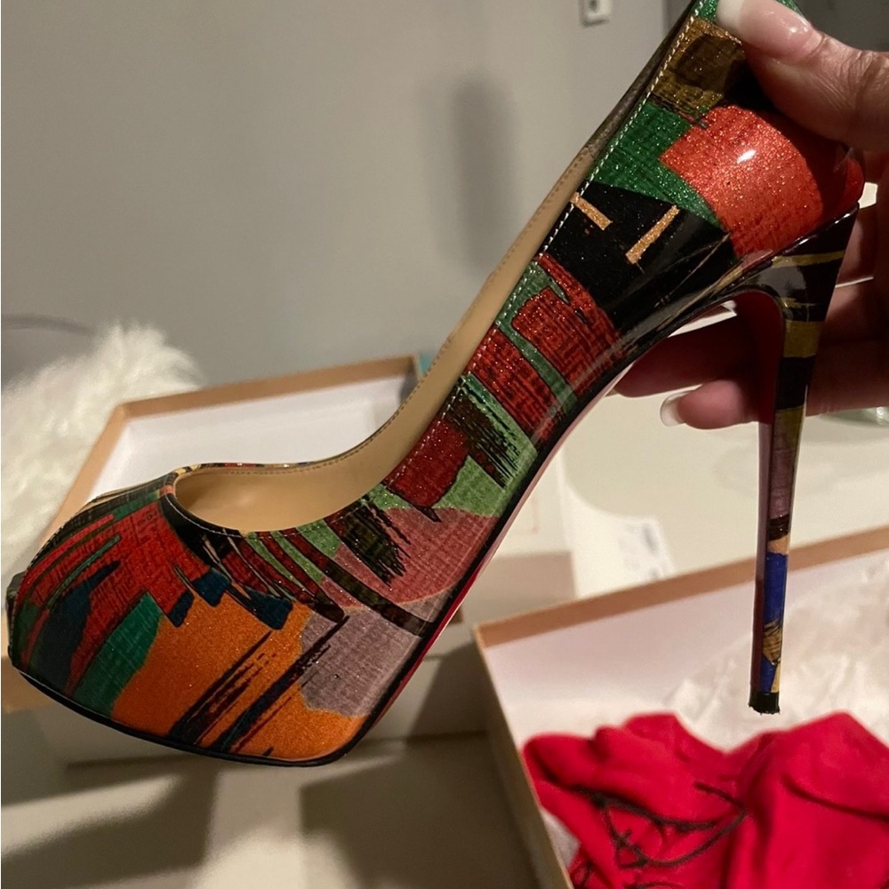 Too small for feet now had a baby worn 3x